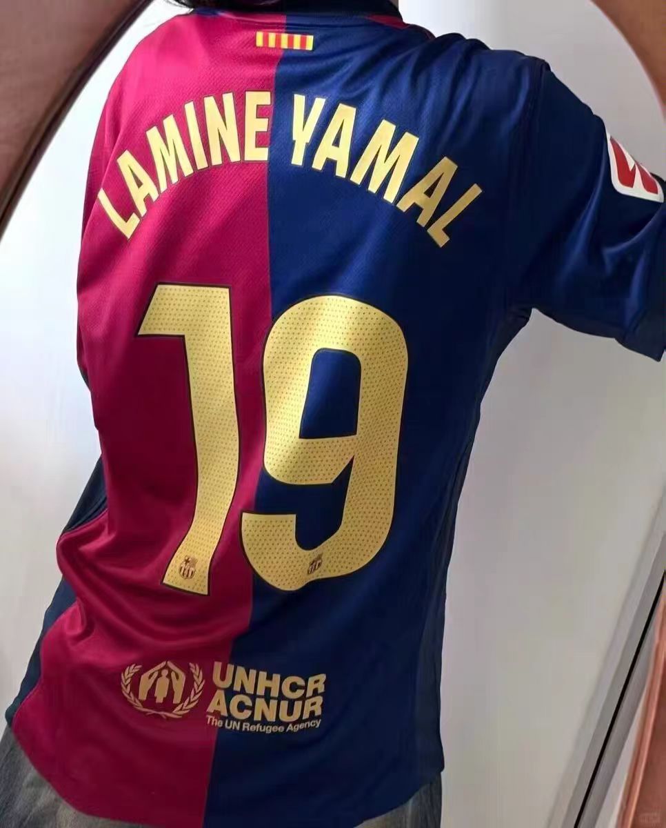 https://www.fotbollbilliga.com/wp-content/uploads/2025/04/Barcelona-lamine-yamal-troja.jpg