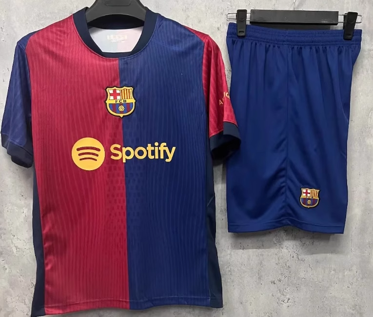 https://www.fotbollbilliga.com/wp-content/uploads/2025/04/Barcelona-troja-med-eget-namn.png