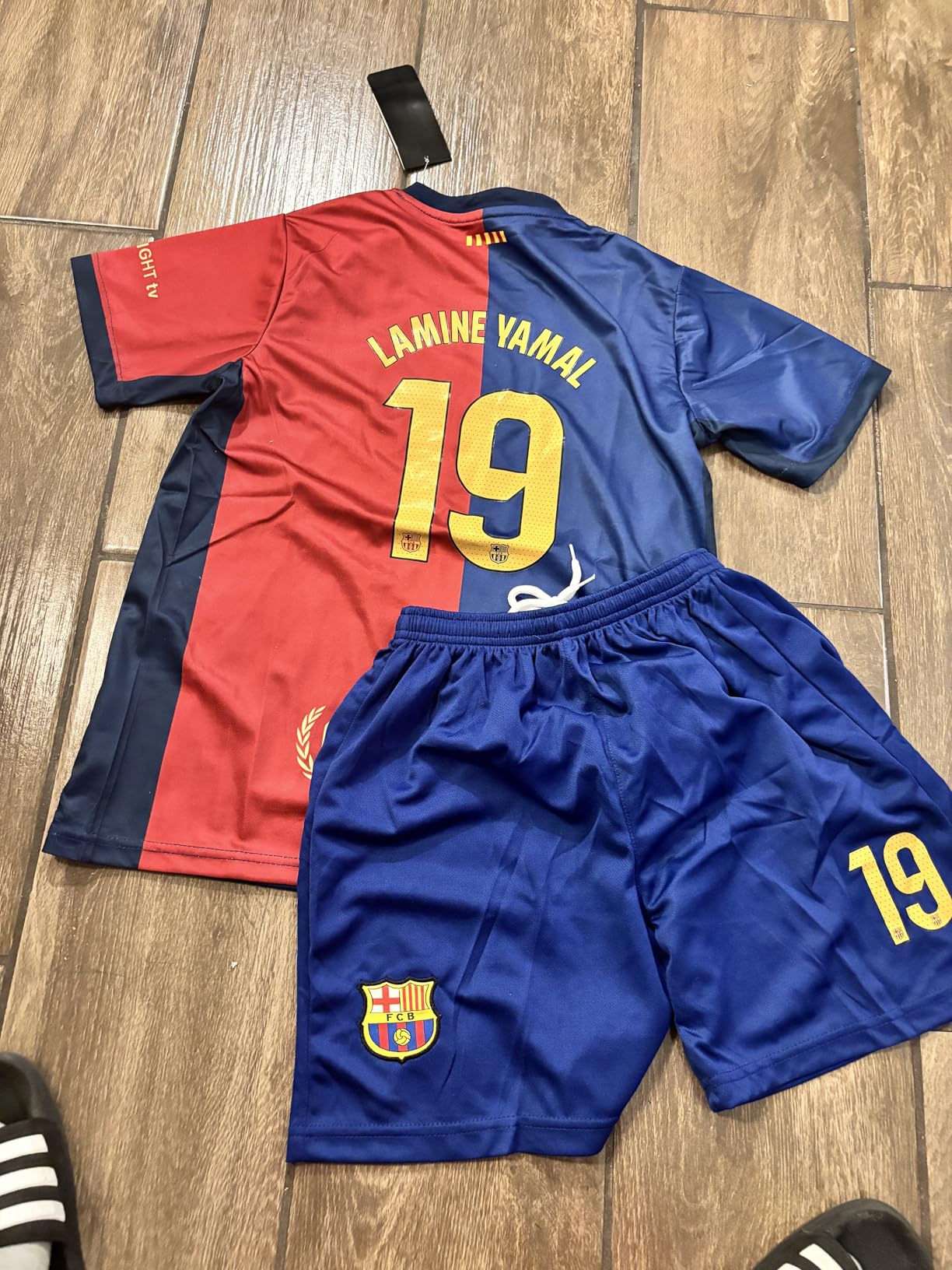 https://www.fotbollbilliga.com/wp-content/uploads/2025/04/Billiga-Fotbollstrojor-Barn-FC-Barcelona-Hemmatroja-2024-25-fotbollstroja-set-Lamine-Yamal-19.jpg