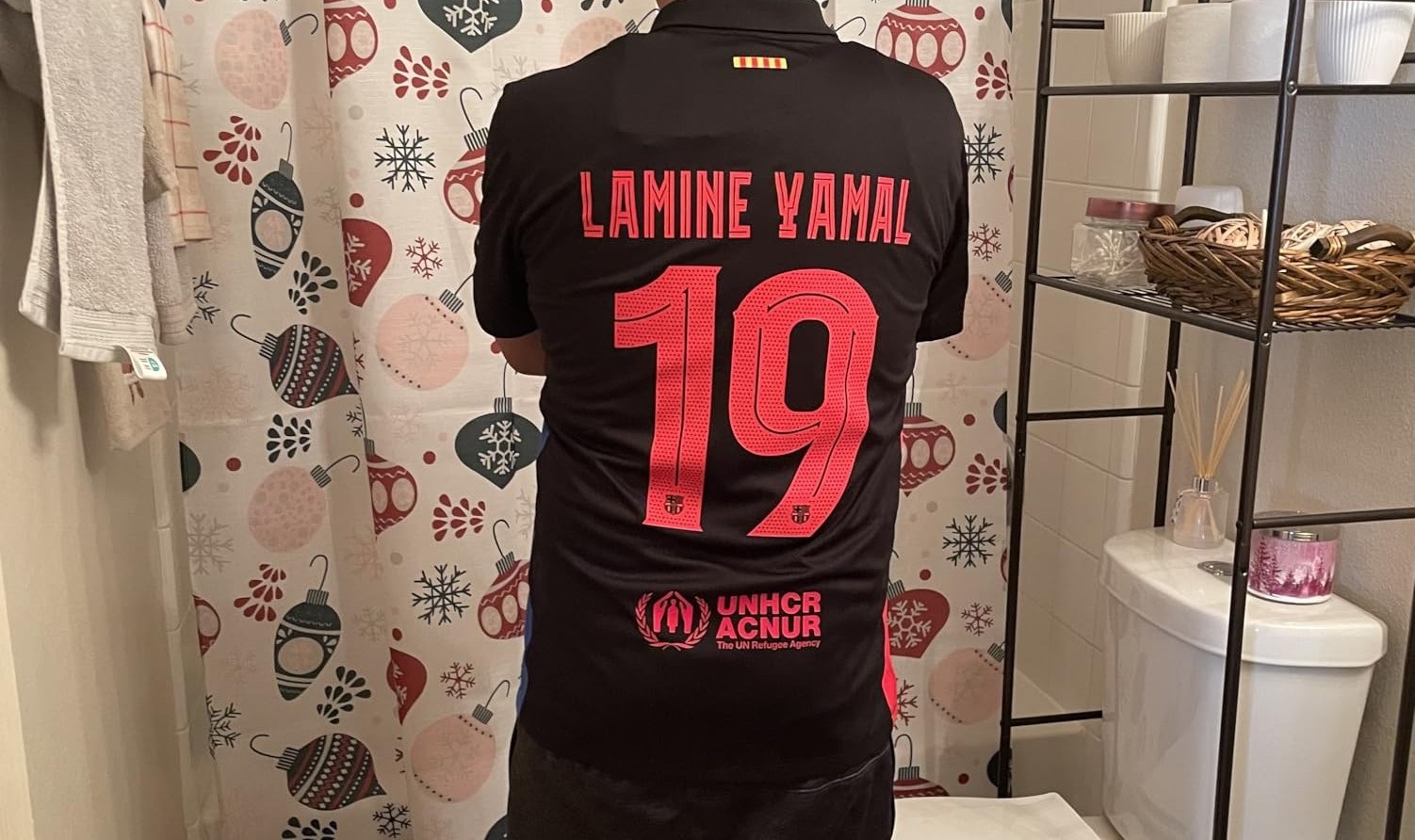 https://www.fotbollbilliga.com/wp-content/uploads/2025/04/Billiga-Fotbollstrojor-FC-Barcelona-Bortatroja-202425-Kortarmad-Lamine-Yamal-19.jpg