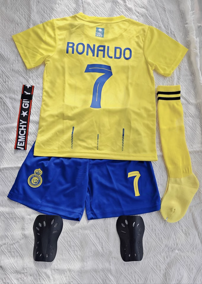 https://www.fotbollbilliga.com/wp-content/uploads/2025/04/Cristiano-Ronaldo-troja-for-barn.png