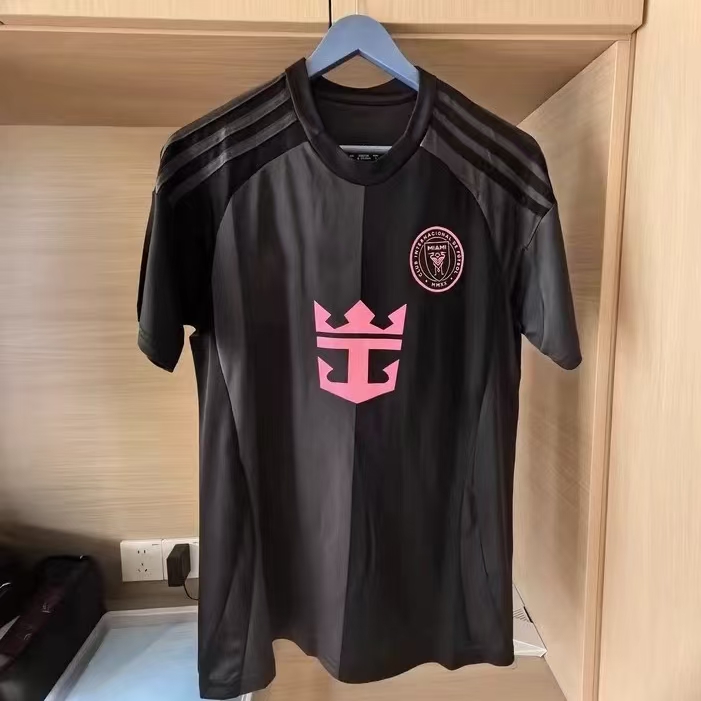 https://www.fotbollbilliga.com/wp-content/uploads/2025/04/Herr-Inter-Miami-Bortatroja.jpg