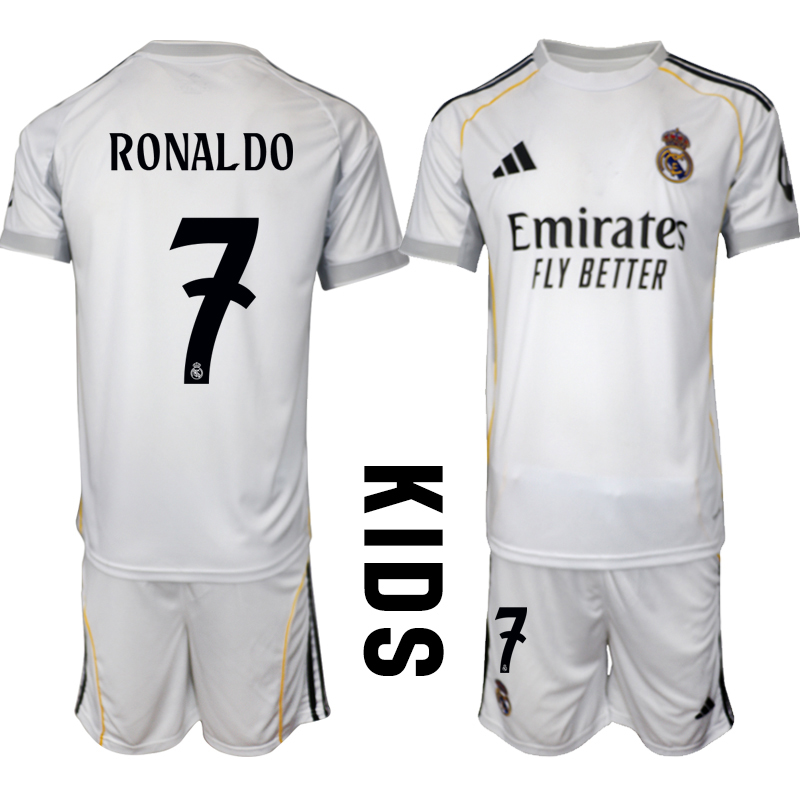Köp Fotbollssats Barn Real Madrid Hemmatröja 2025/26 Real Madrid Hemmatröja 2025/26 Cristiano Ronaldo 7