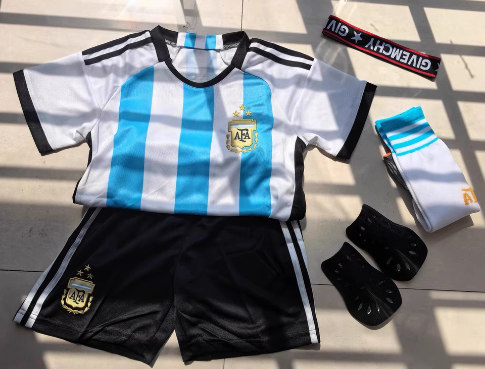 https://www.fotbollbilliga.com/wp-content/uploads/2025/05/Argentina-klader-barn.png