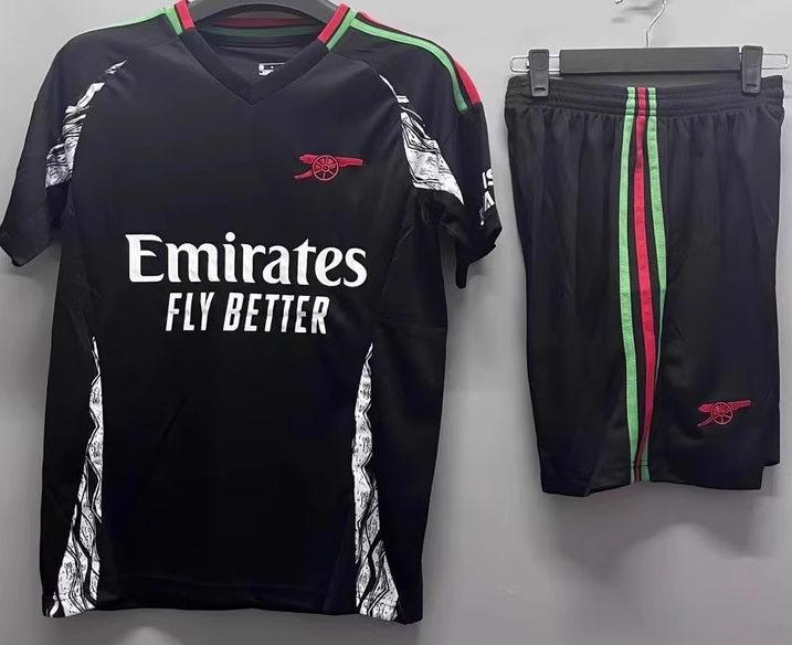 https://www.fotbollbilliga.com/wp-content/uploads/2025/05/Arsenal-troja.png