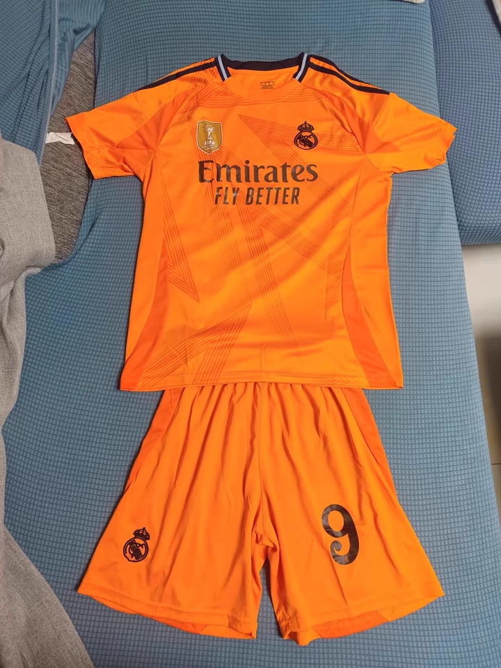 https://www.fotbollbilliga.com/wp-content/uploads/2025/05/Barn-Real-Madrid-Bortatroja.png