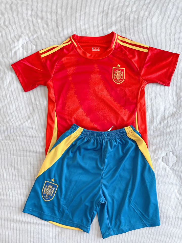 https://www.fotbollbilliga.com/wp-content/uploads/2025/05/Barn-Spanien-Hemma-Fotbollstroja.png