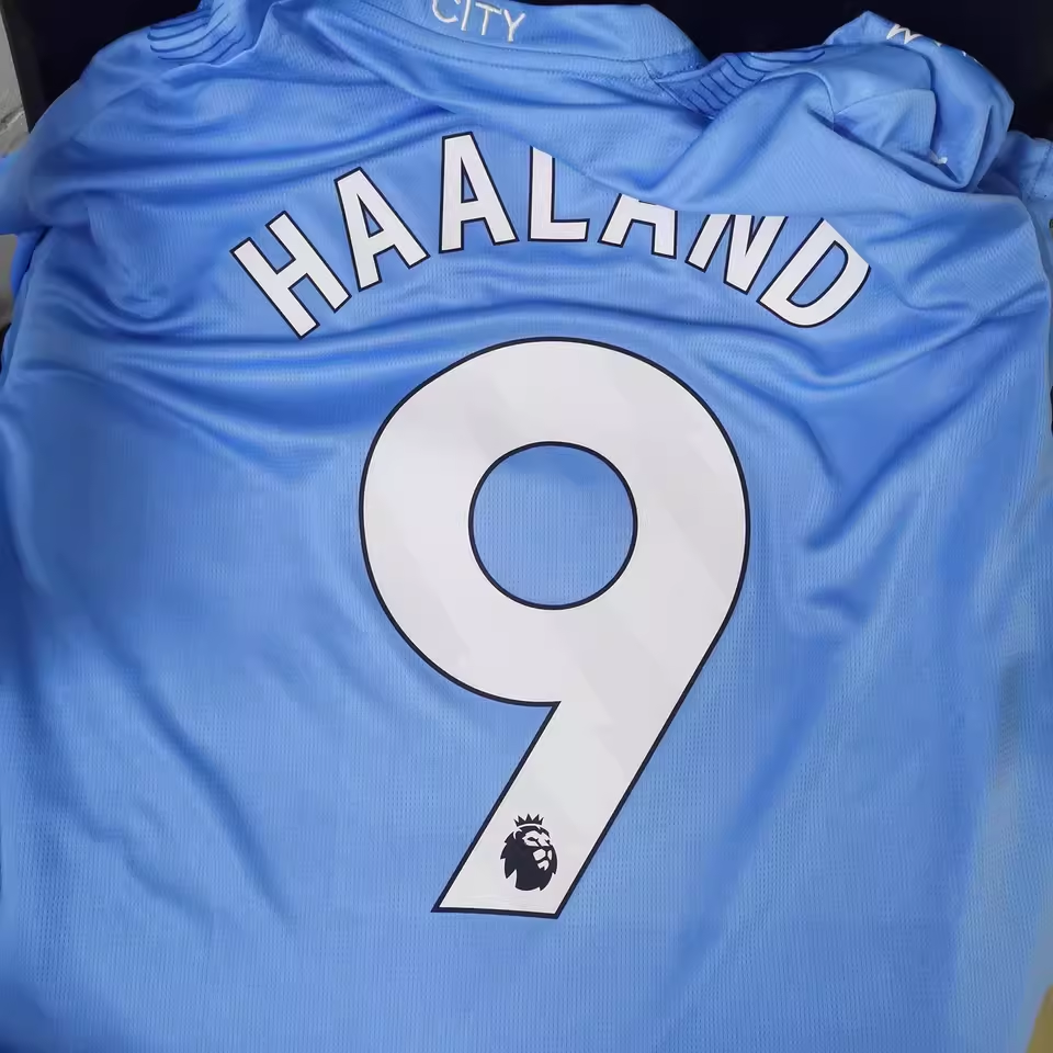 https://www.fotbollbilliga.com/wp-content/uploads/2025/05/Dam-Manchester-City-troja.png