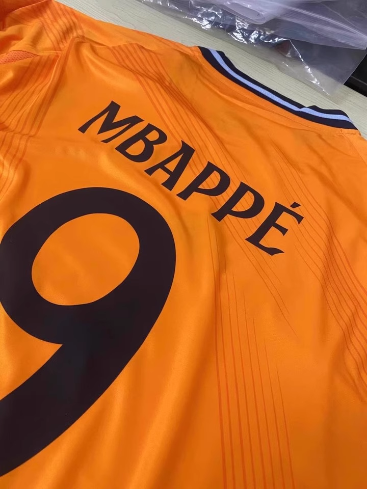 https://www.fotbollbilliga.com/wp-content/uploads/2025/05/Mbappe-troja.png