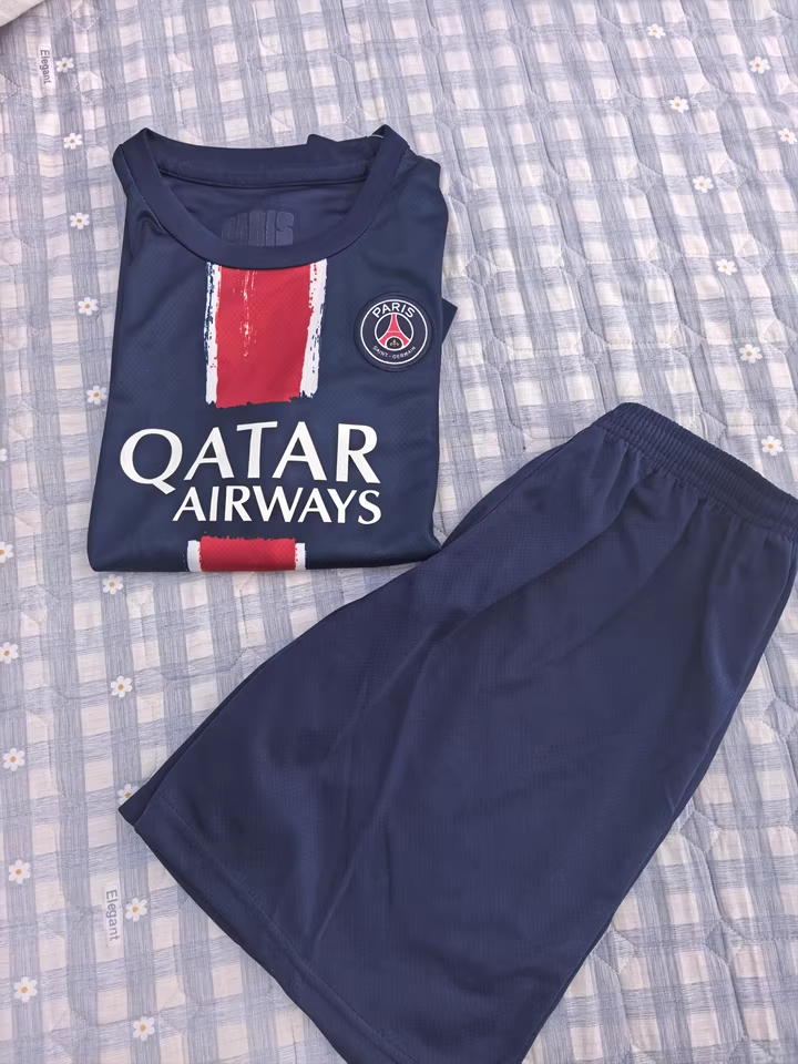 https://www.fotbollbilliga.com/wp-content/uploads/2025/05/Paris-Saint-Germain-Hemmatroja-2024.png