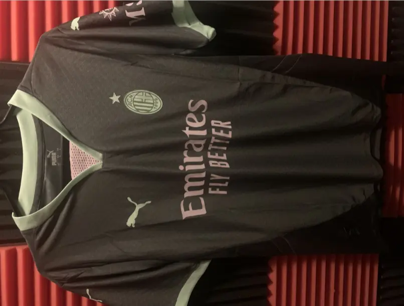 AC Milan Tredjetroja 2025 Fotbollstroja.webp