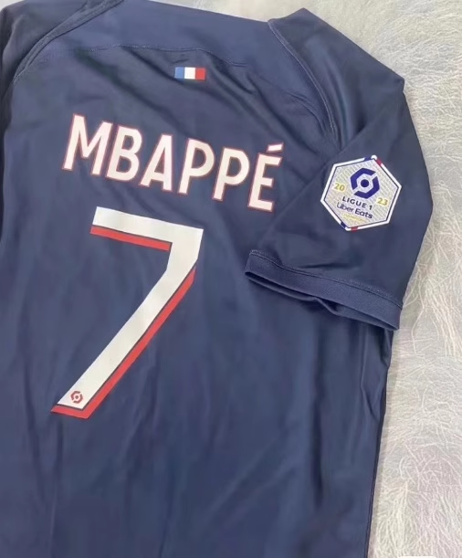 Billiga Fotbollstrojor Paris Saint Germain.png