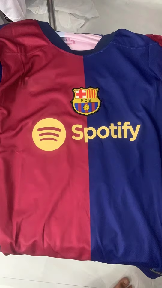 https://www.fotbollbilliga.com/wp-content/uploads/2025/06/FC-Barcelona-Hemmatroja-2025.png