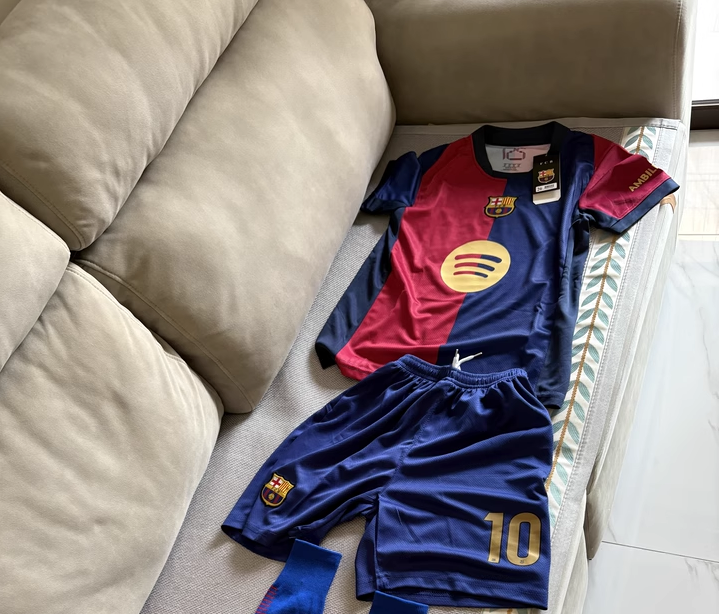 Fotbollstrojor Barn FC Barcelona Hemmatroja 2025.png