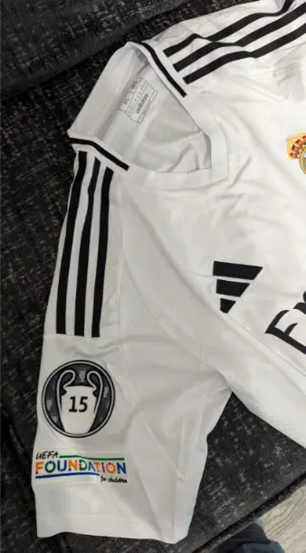 Real Madrid Hemmatroja 2025 Kortarmad-1.webp