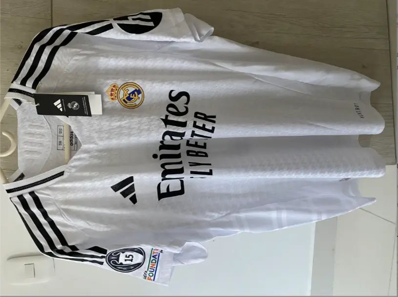Real Madrid Hemmatroja 2025.webp