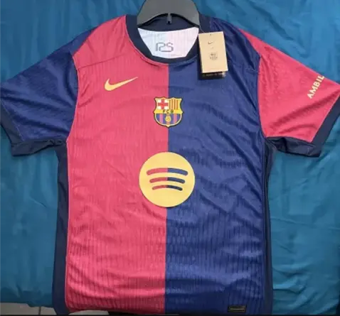 Barn FC Barcelona Hemmatroja 2024-1.webp