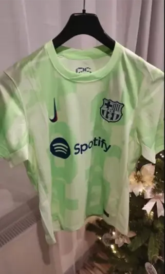 FC Barcelona Tredjetroja 2025.webp