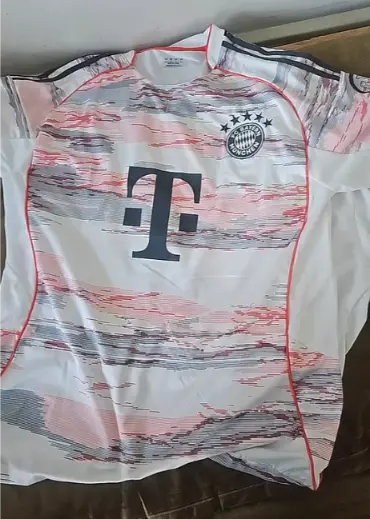 Fotbollsklader Barn FC Bayern Munchen Bortatroja.webp