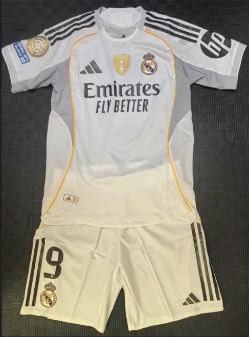Matchstall Fotboll Barn Real Madrid Hemmatroja.webp