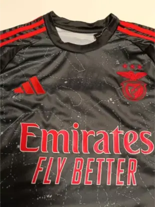 Matchtrojor Fotboll Benfica Hemmatroja 2025.webp
