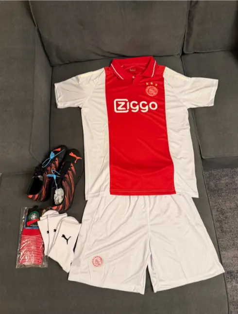 Ajax Hemmatroja Barn 2024-25 rod.webp