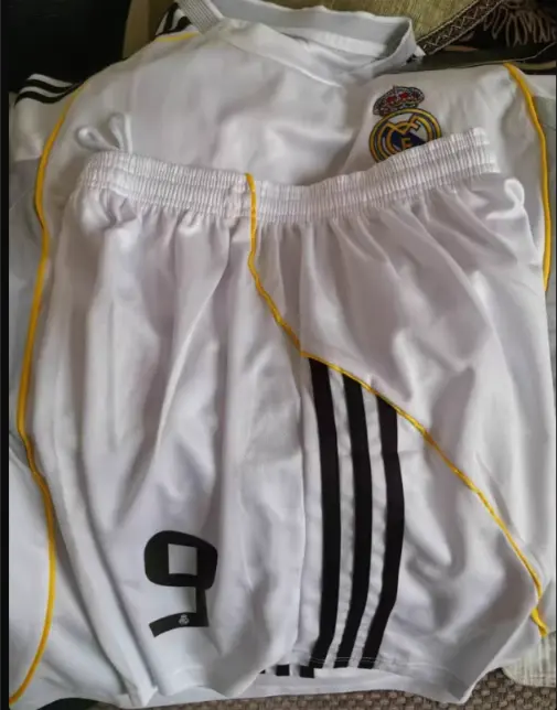 Billiga Fotbollstrojor Barn Real Madrid Hemm 2025-26-3.webp