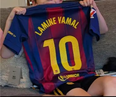 Fotbollstrojor med tryck Lamine Yamal 10 Barn FC Barcelona.webp