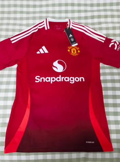 Manchester United Hemmatroja 2025-26 Kortarmad.webp