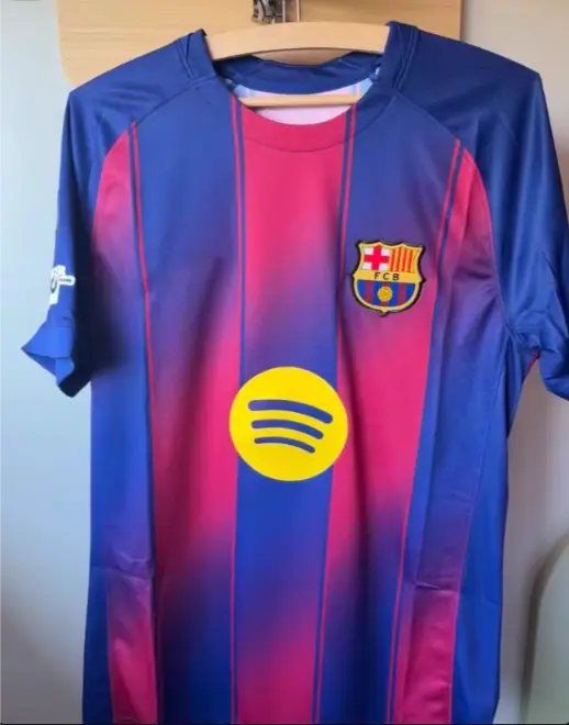 Fotbollstroja med namn Lamine Yamal 10 Barcelona-1.webp