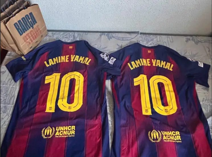 Fotbollstroja med namn Lamine Yamal 10 FC Barcelona troja 2025-26.webp
