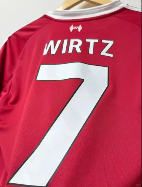 Fotbollstrojor med tryck Florian Wirtz 7 Liverpool Hemmatroja 2025.webp