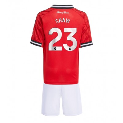 Fotbollströja Barn Manchester United Hemma 2025/26 med namn Luke Shaw 23