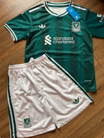 Billiga Fotbollstrojor Liverpool FC Tredjestall 2026 Barn Troja Shorts.webp