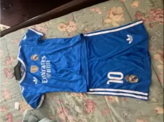 Fotbollstroja med namn Kylian Mbappe 10 Real Madrid Barn Tredjestall 2026.webp