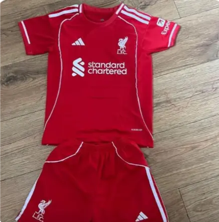 Liverpool Matchtrojor Barn Hemma 2025-26 Kortarmad Troja Shorts.webp
