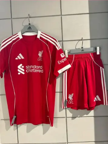Liverpool Matchtrojor Barn Hemmastall 2026 Kortarmad Troja Shorts.webp