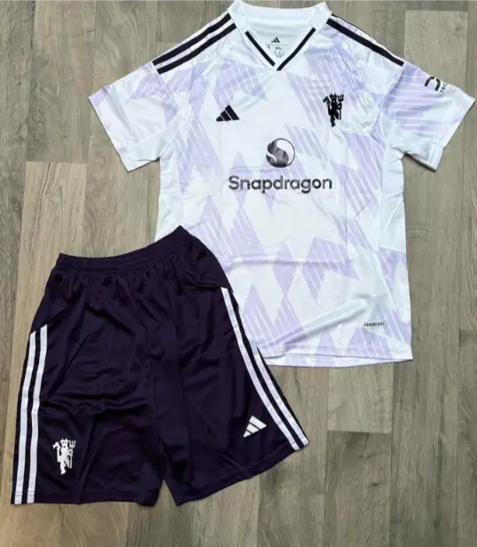 Billiga Fotbollstrojor Barn Manchester United Bortastall 2025-26 set.webp