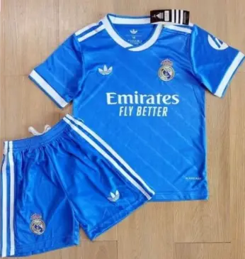 Billiga Fotbollstrojor Barn Real Madrid Tredjestall 2025-26 Set.webp