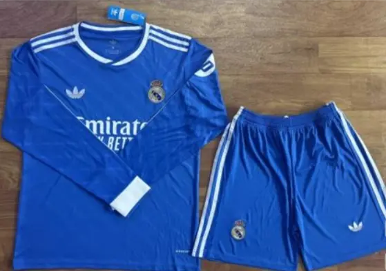 Billiga Fotbollstrojor Barn Real Madrid Tredjestall 2026 Langarmad.webp