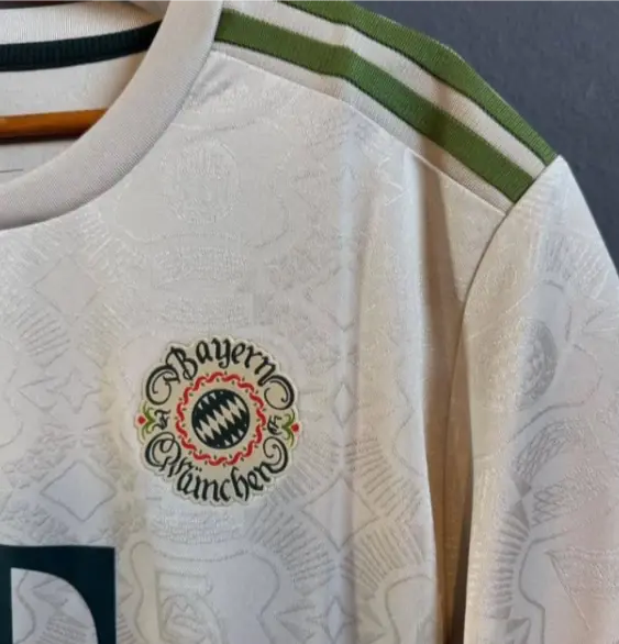 FC Bayern Munchen Fotbollstroja 2025 26 Herr Oktoberfest Harry Kane 9-1.webp