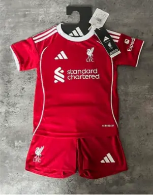 Liverpool Matchtrojor Barn Hemma 2025-26 Kortarmad Shorts.webp