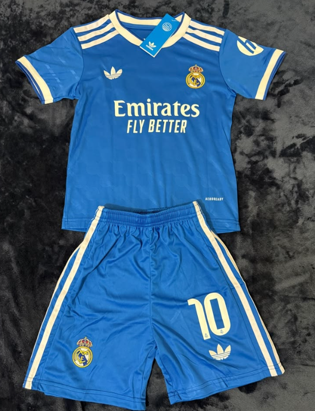 Kylian Mbappe matchtroja Real Madrid Tredjetroja 2025–26 Barn Set.png