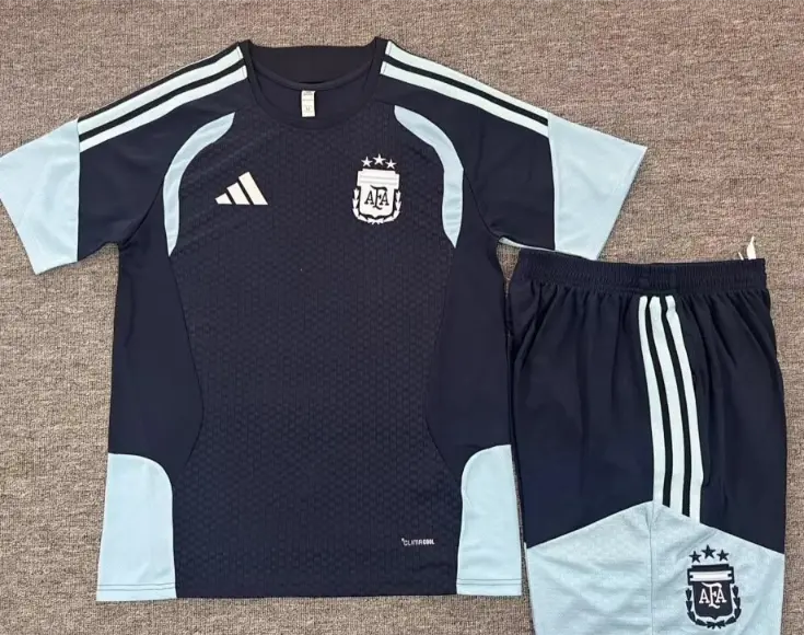 Argentina Traningsstall Barn VM 2026 Marinbla matchtroja.webp
