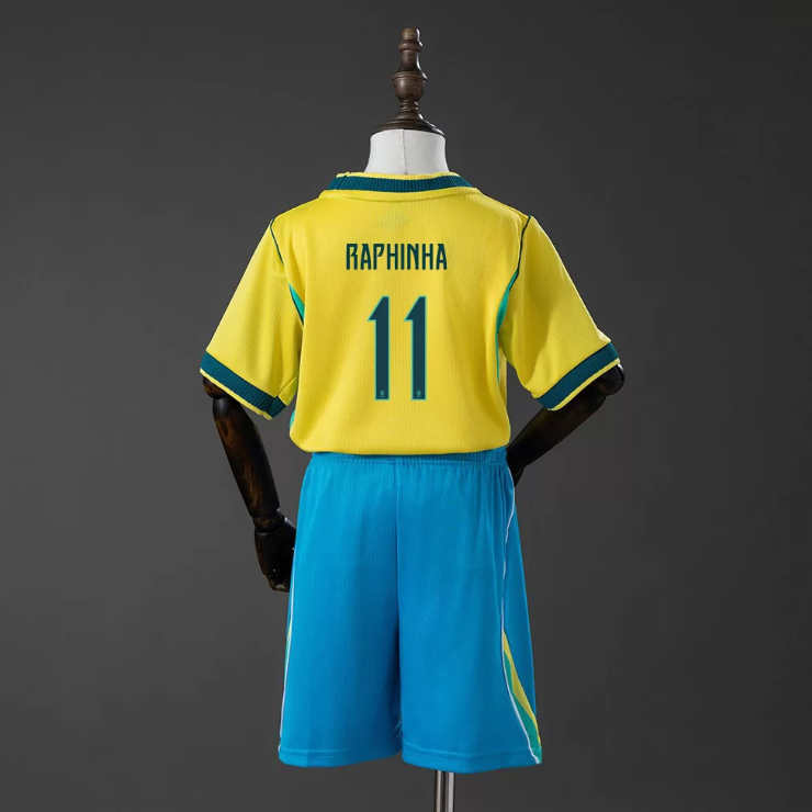 Brasilien VM 2026 Fotbollströja Raphinha 11 Hemmaställ Barn med Shorts