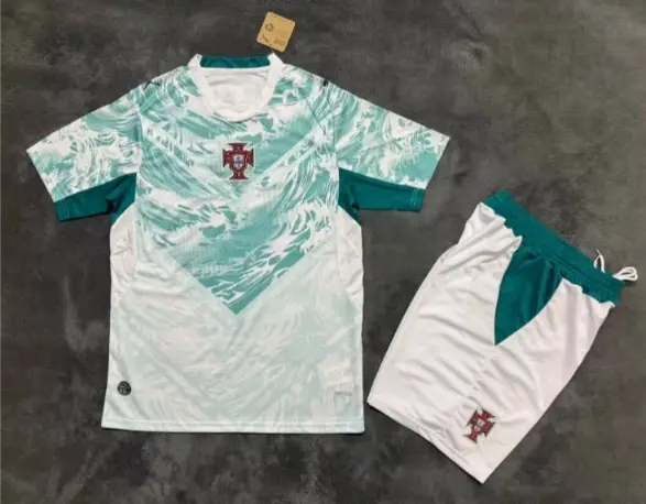 Portugal Bortatroja VM 2026 Barn Kortarmad matchtroja Shorts.webp