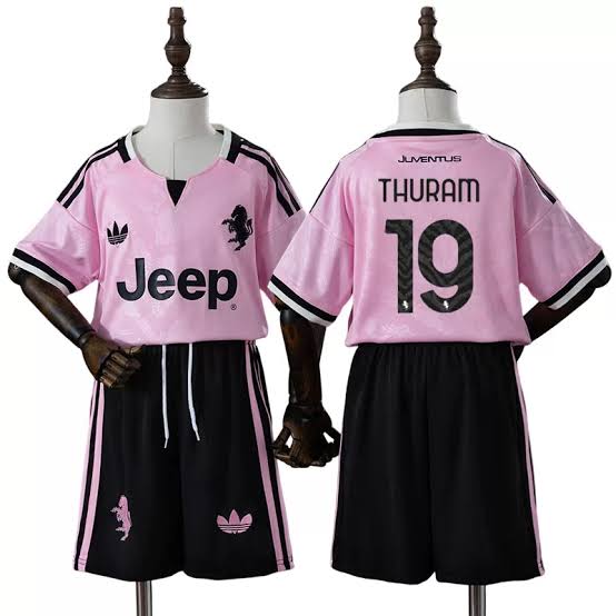 Juventus 2026/27 Khéphren Thuram 19 Bortaställ Barn Rosa med Shorts